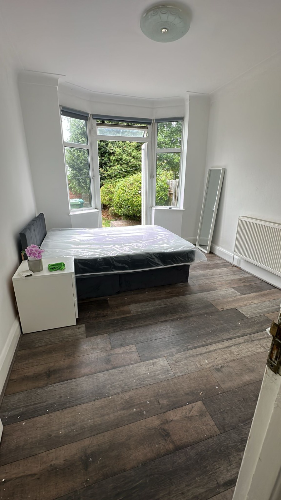 Double Rooms Available – £860PCM | Bills Included | NW4 4LR